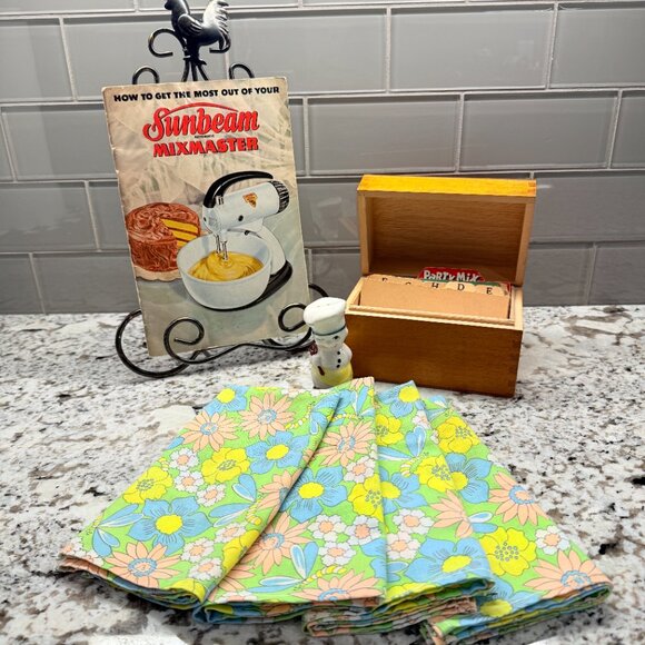 Vintage Kitchen Bundle, Recipe Box - Chicken Easel - Retro Napkins - - Picture 4 of 17